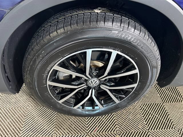 Used 2021 Volkswagen Tiguan SE w/ Panoramic Sunroof Package AWD/4WD image 9