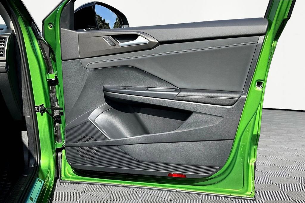 Used 2025 Volkswagen Taos SE image 26