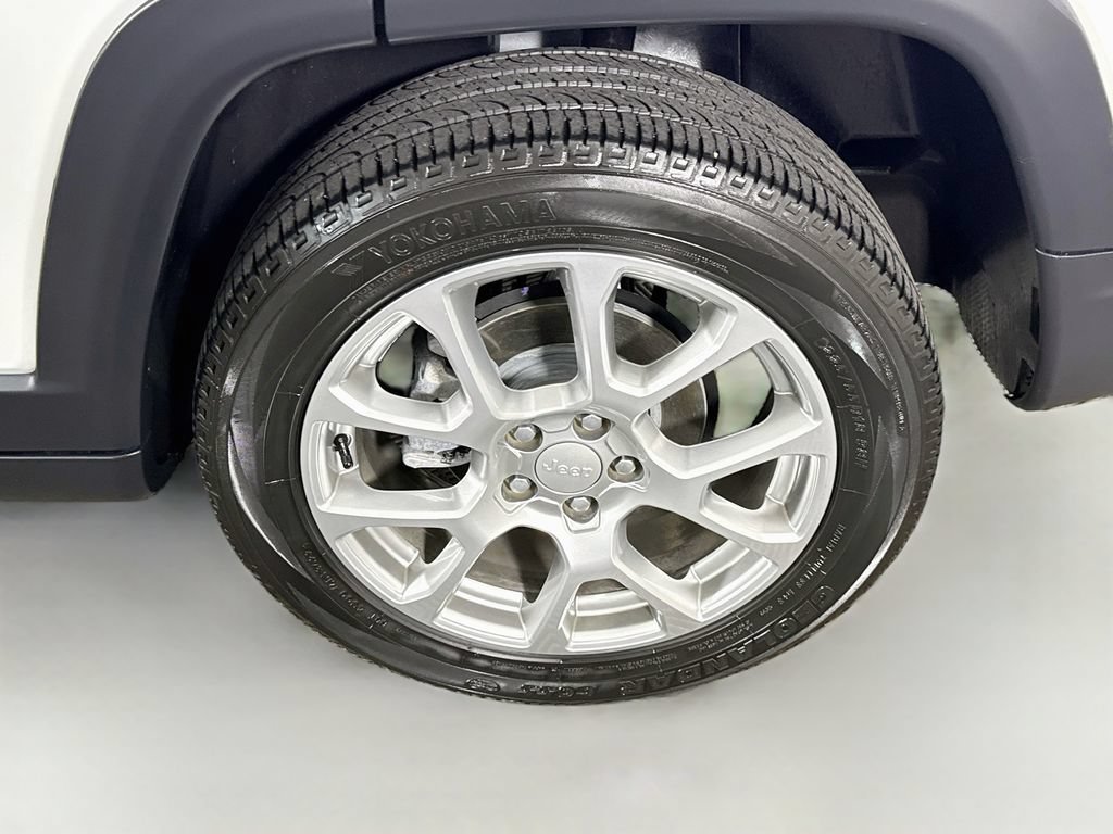 Used 2023 Jeep Compass Latitude AWD/4WD image 32