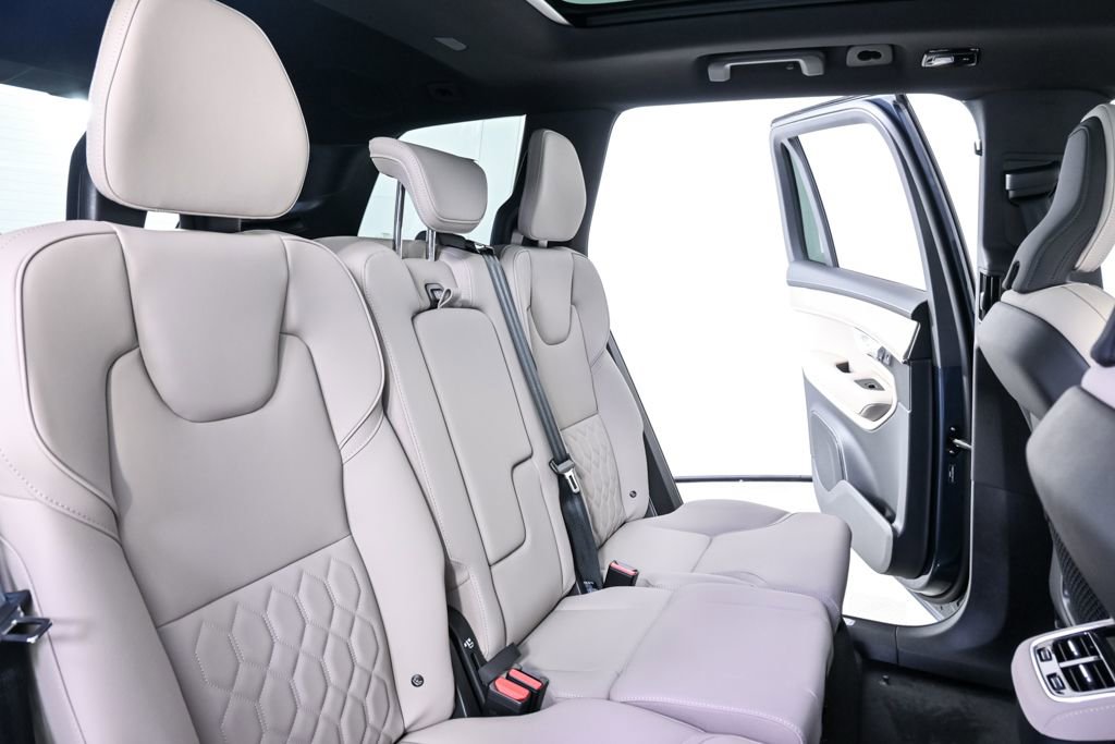 Certified 2026 Volvo XC90 B6 Plus w/ Protection Package Premier image 25