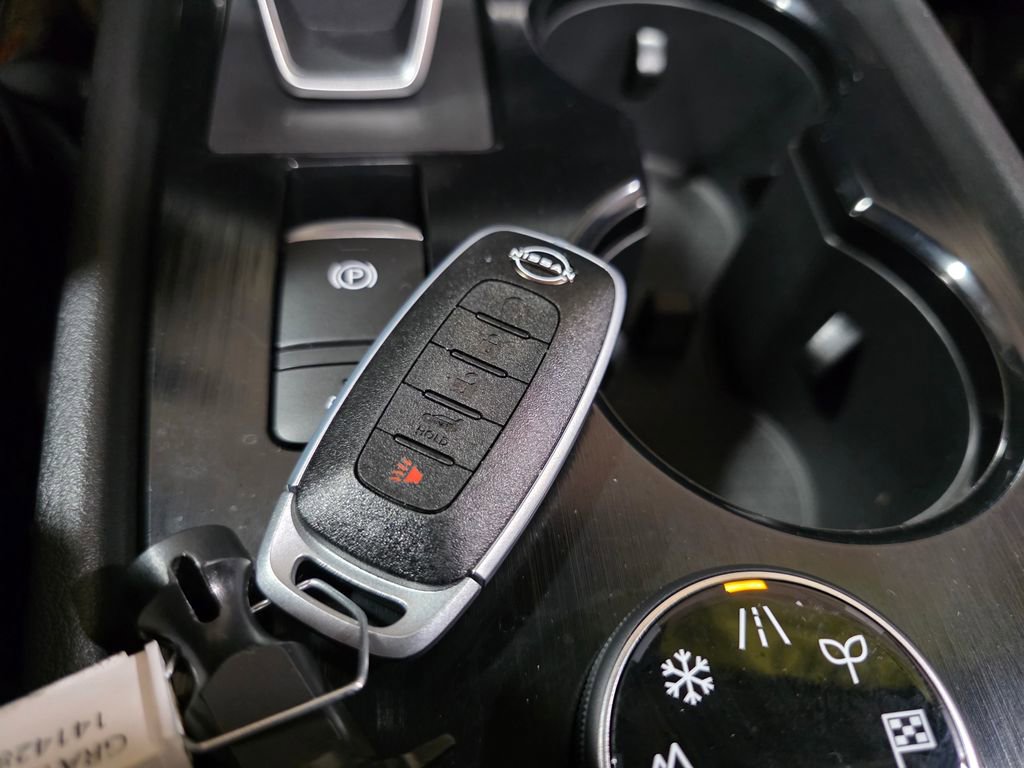 Used 2025 Nissan Rogue SL w/ SL Premium Package image 22