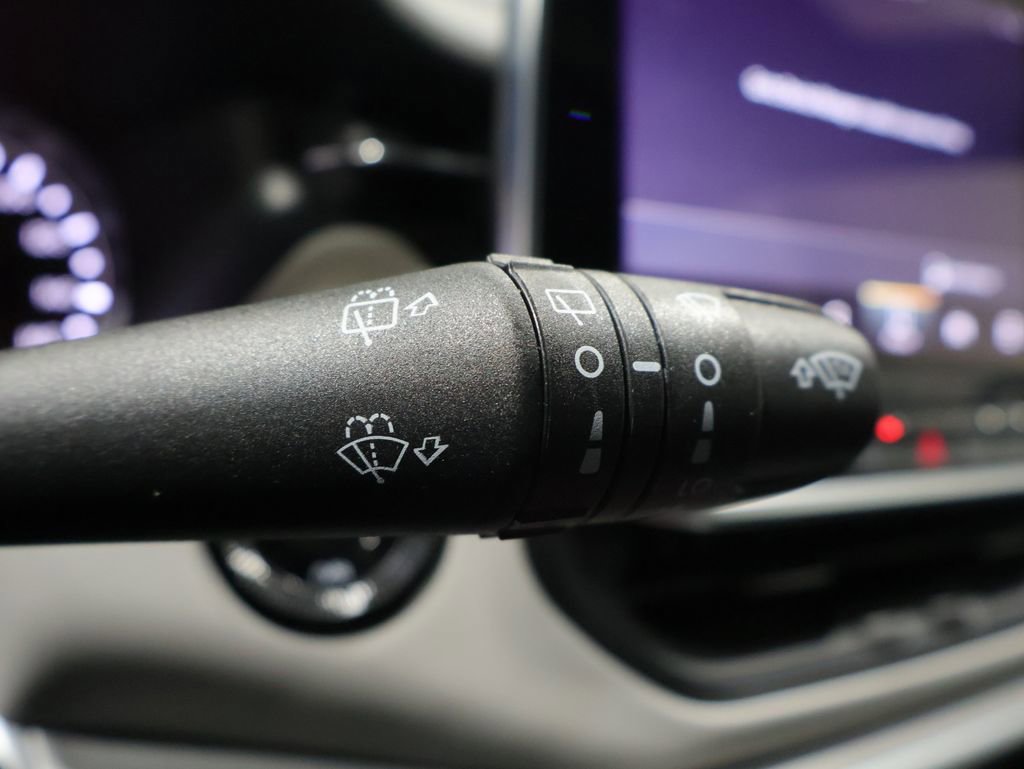 Used 2025 Jeep Compass Limited image 40