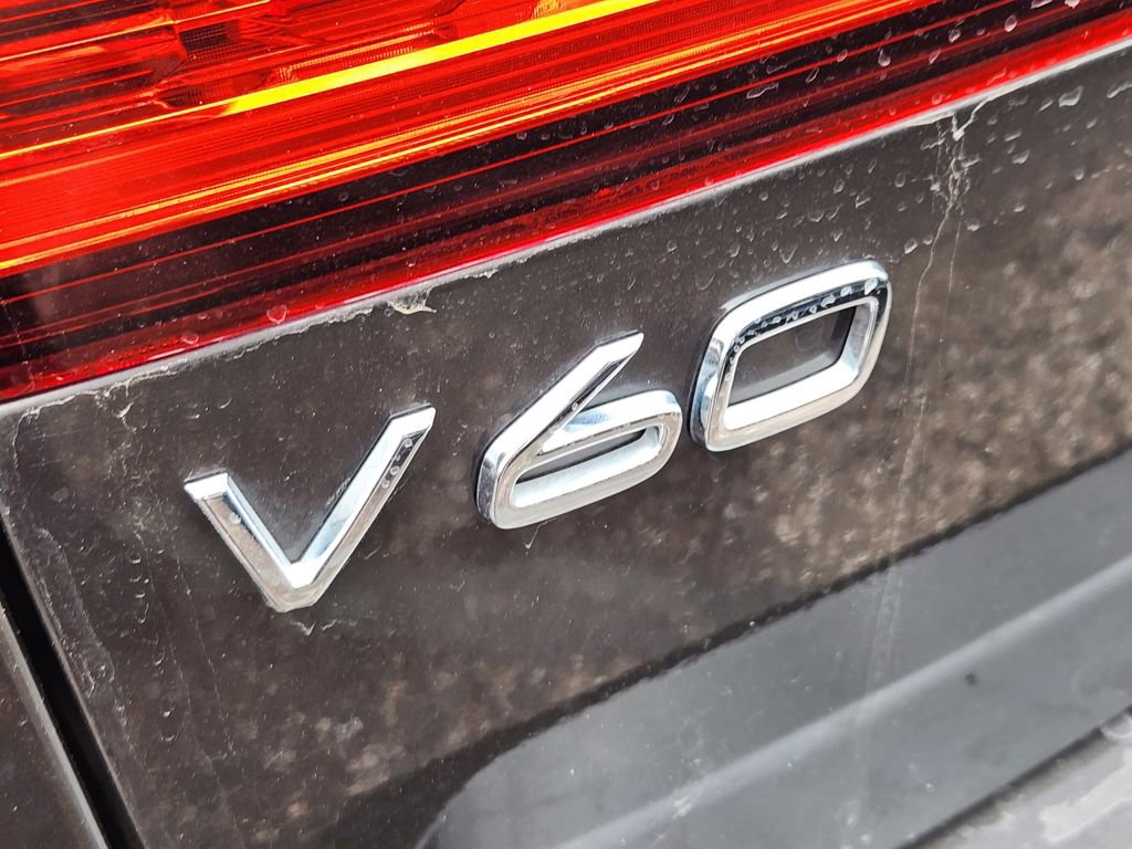 Used 2025 Volvo V60 B5 Cross Country Plus AWD/4WD image 9