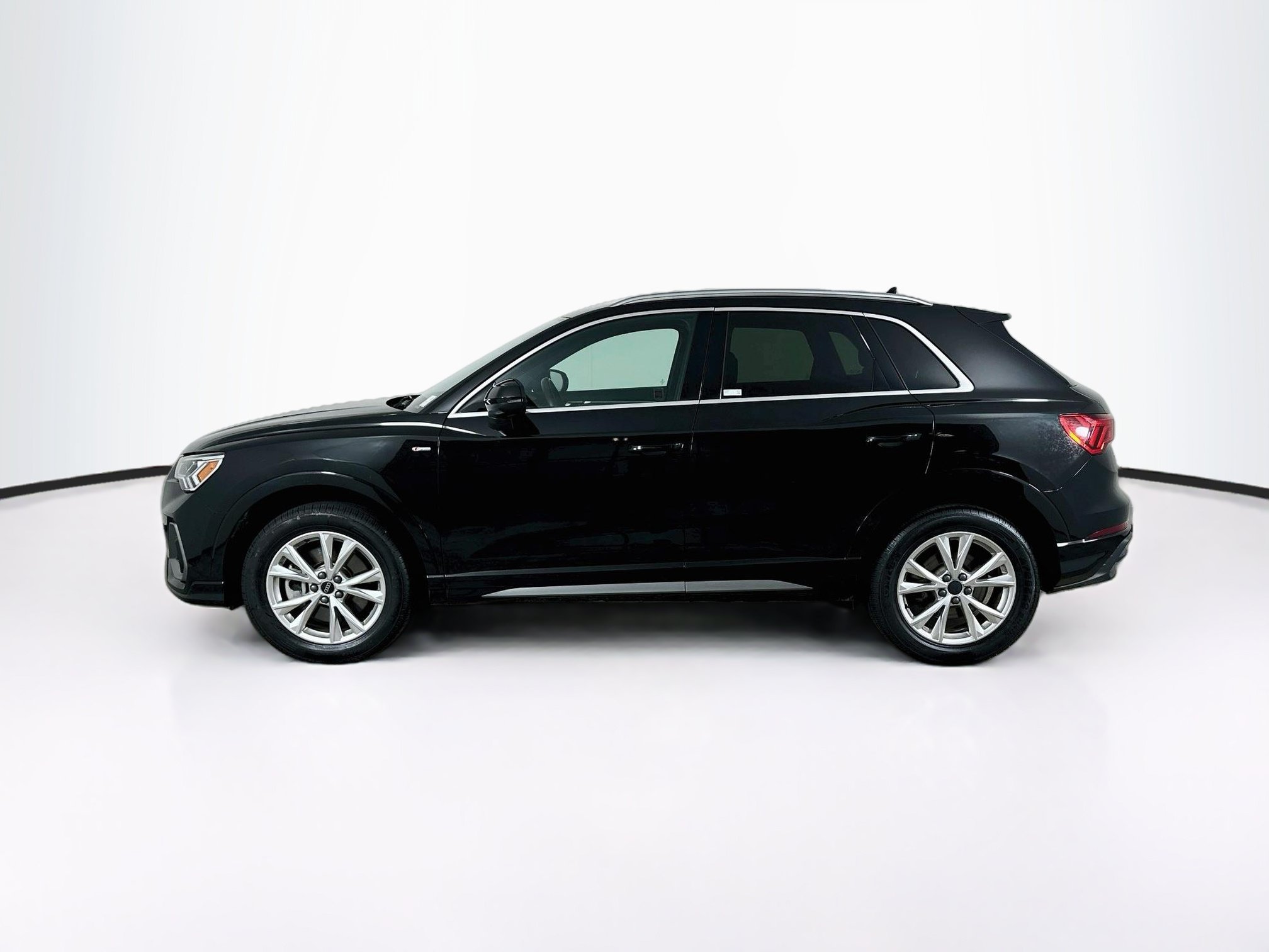 Used 2025 Audi Q3 2.0T Premium AWD/4WD image 4