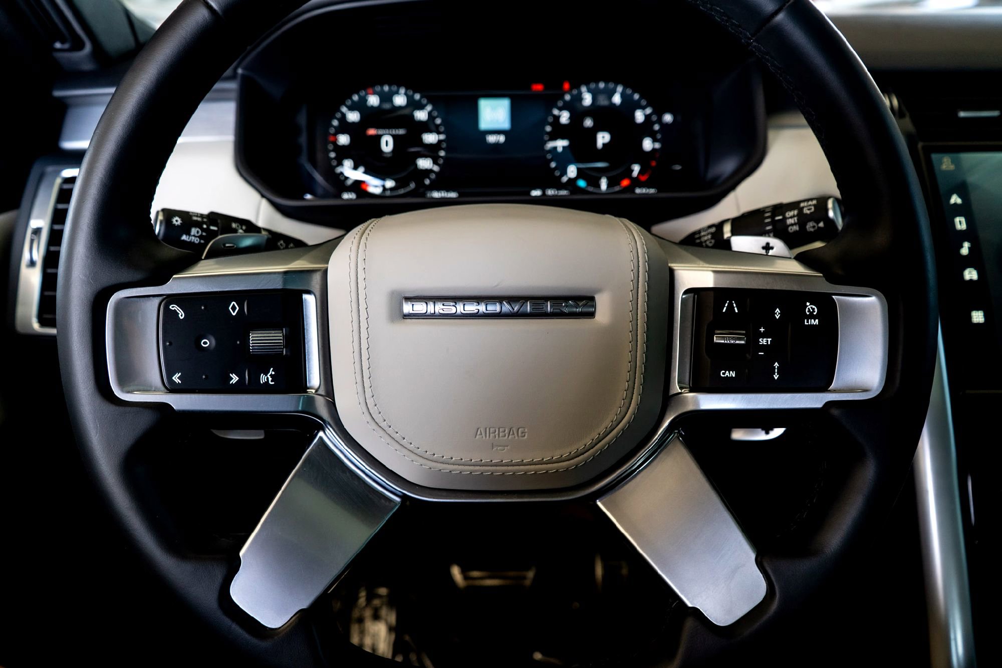 Used 2023 Land Rover Discovery HSE R-Dynamic image 21