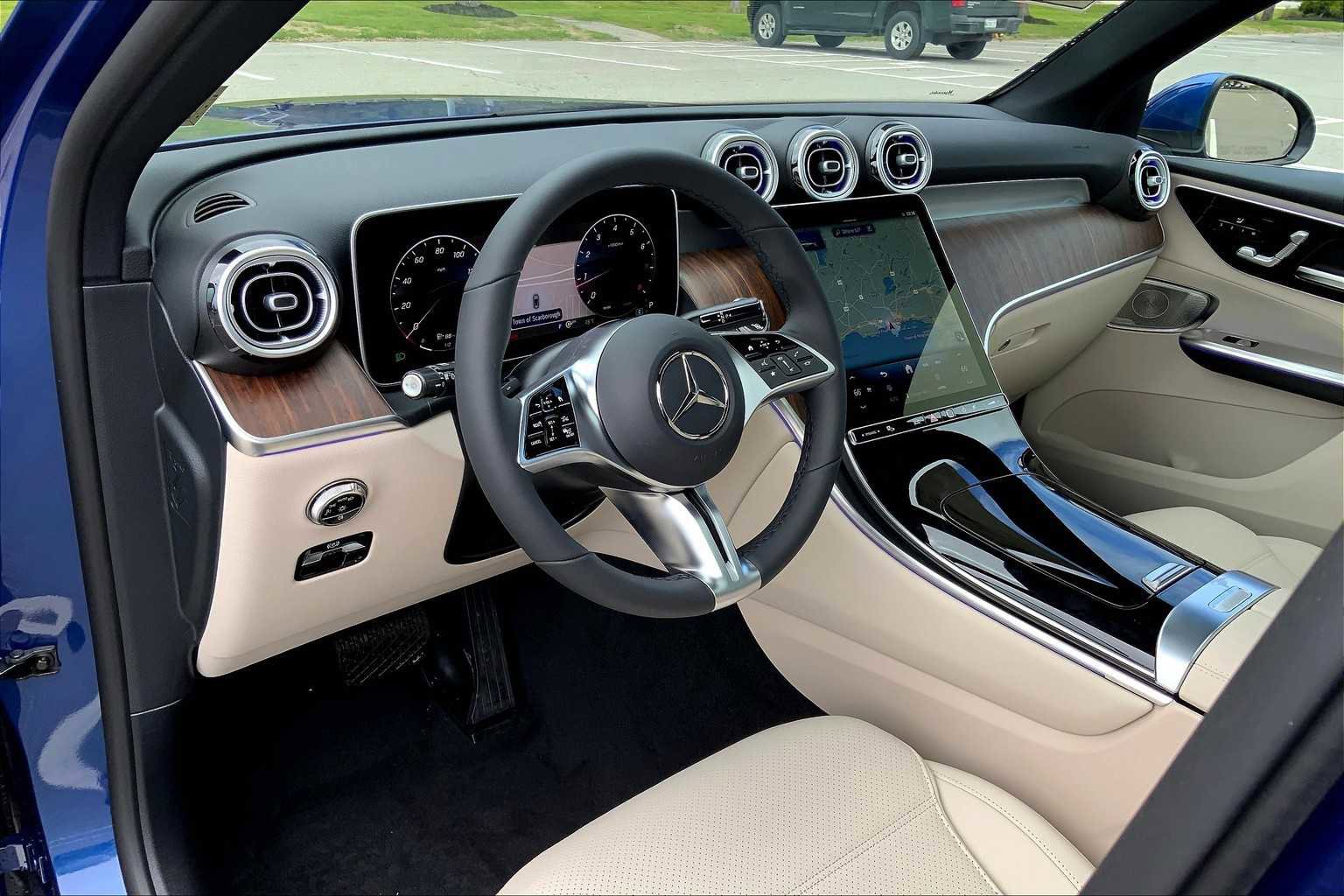 Certified 2025 Mercedes-Benz GLC 300 4MATIC image 9