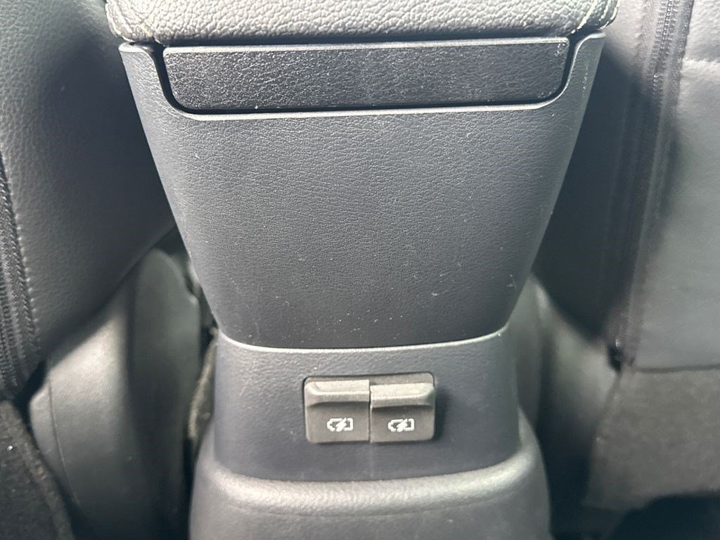 Used 2020 Nissan Kicks SR w/ SR Premium Package FWD image 18