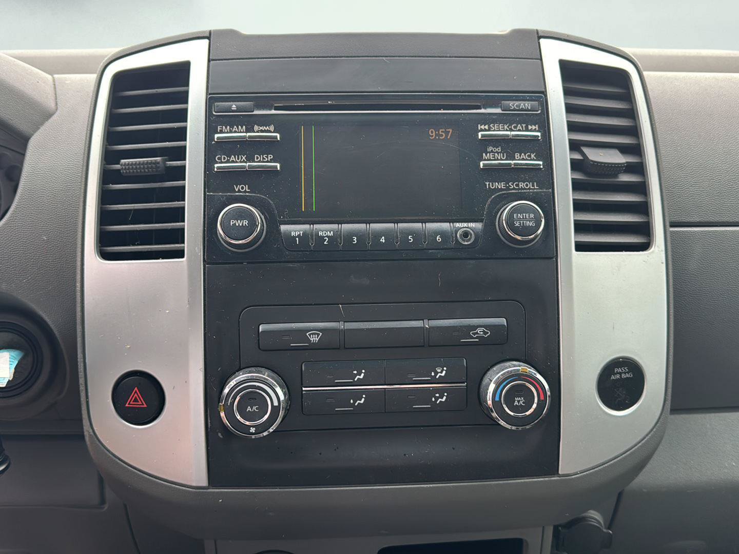 Used 2014 Nissan Frontier SV AWD/4WD image 4