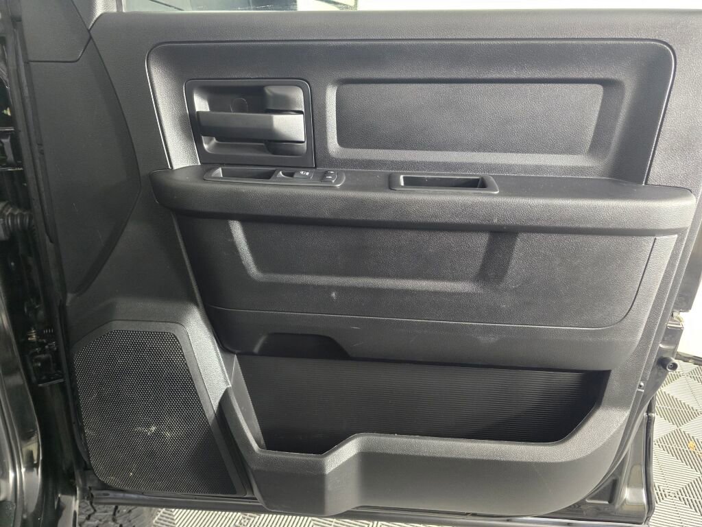 Used 2018 RAM 3500 Tradesman w/ Chrome Appearance Group image 38