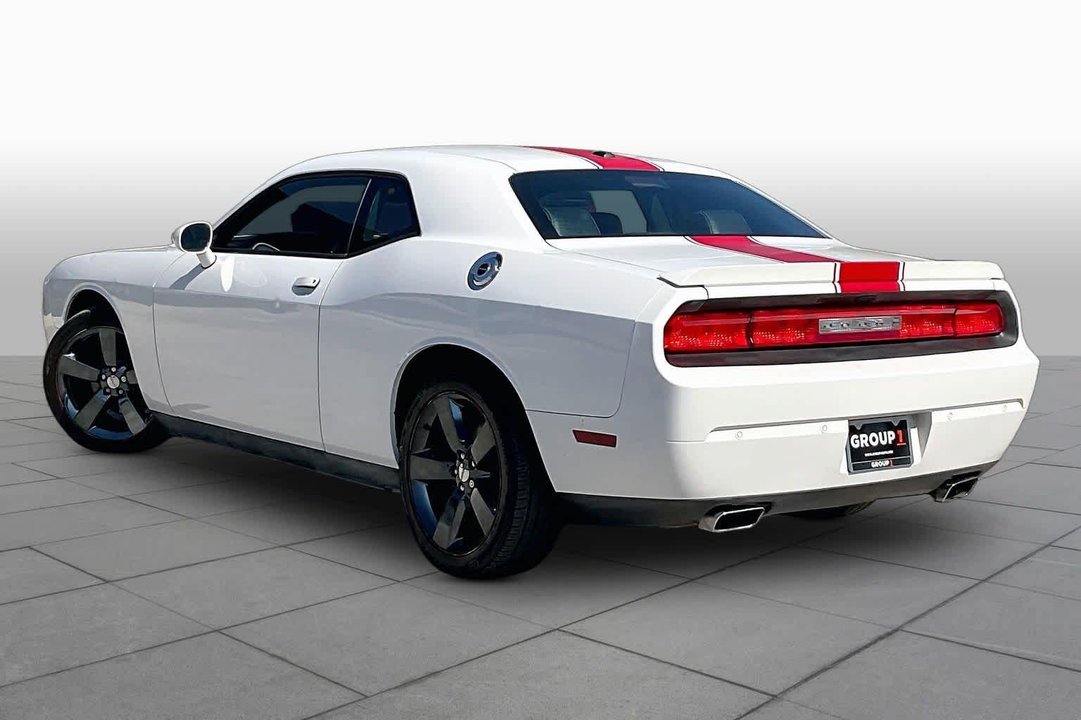 Used 2013 Dodge Challenger SXT RWD image 10