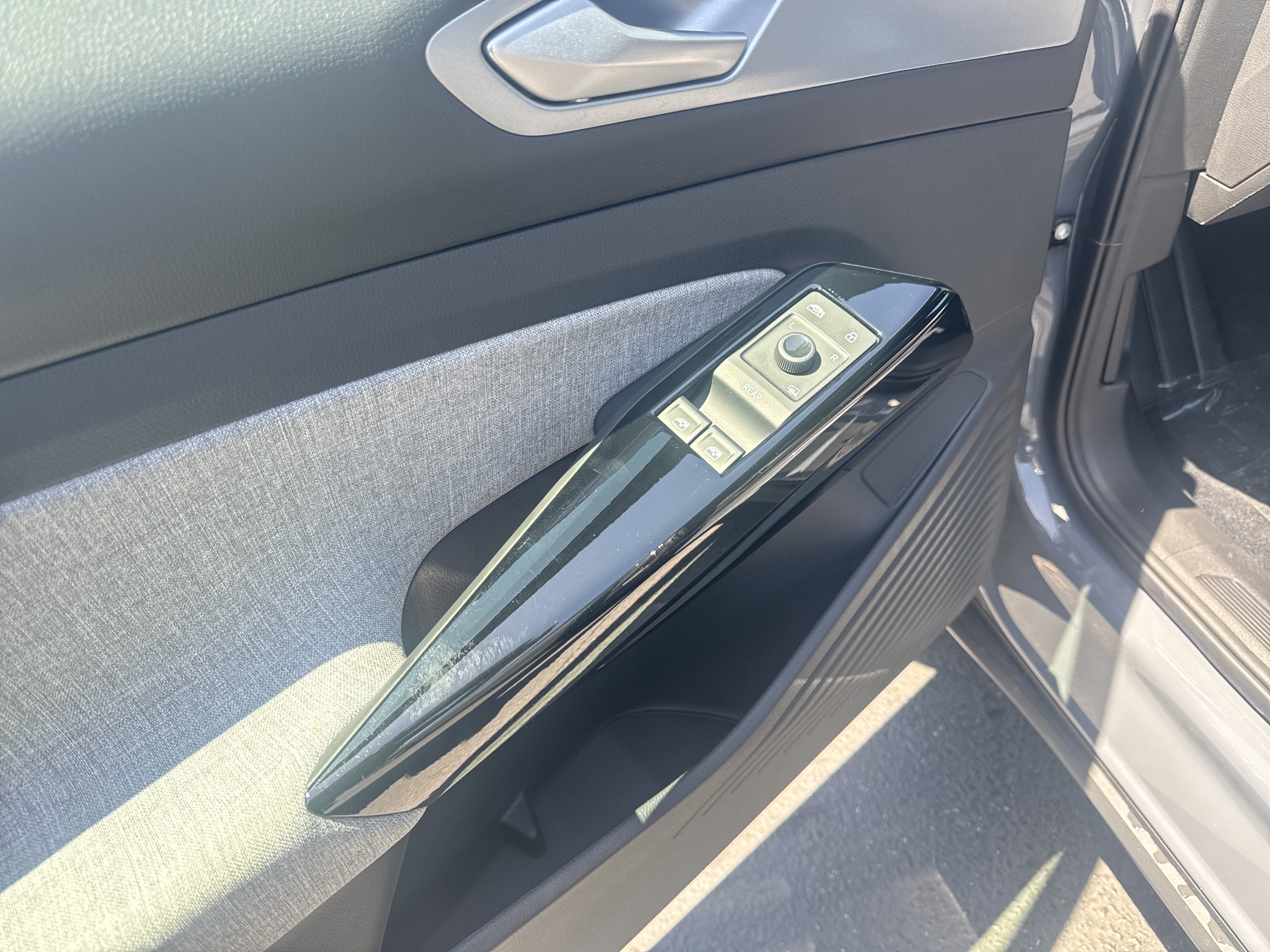 New 2026 Volkswagen ID.4 Pro AWD/4WD image 13