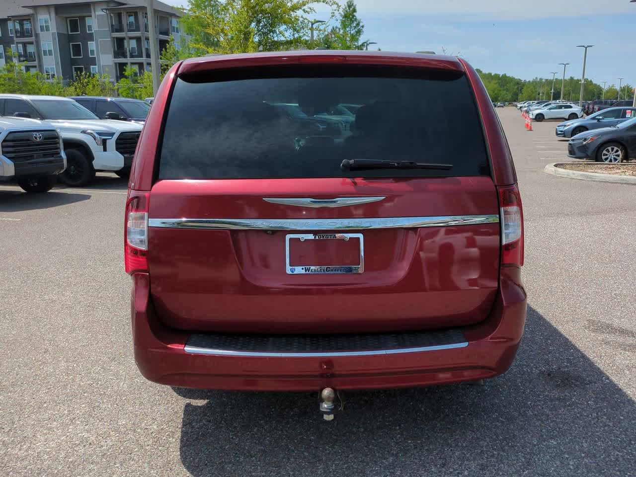 Used 2014 Chrysler Town & Country Touring FWD image 5