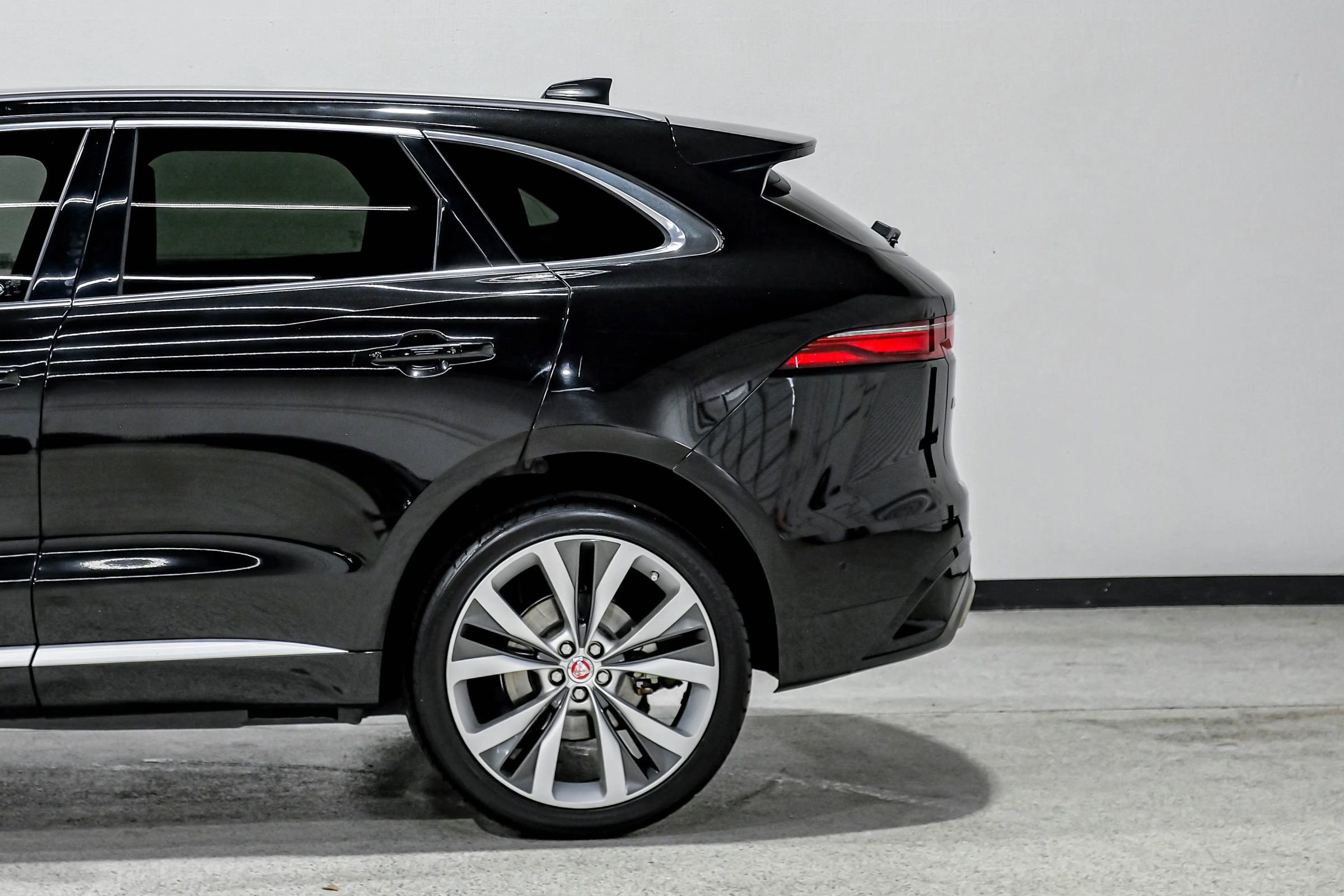 Used 2021 Jaguar F-PACE R-Dynamic S AWD/4WD image 15