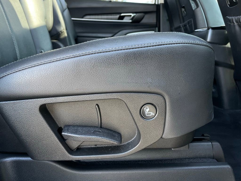 Used 2023 Kia Telluride EX w/ EX Captain's Chair Package image 35