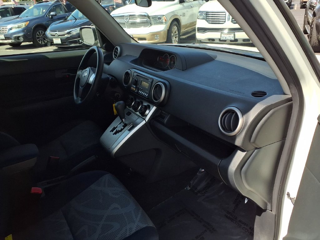Used 2012 Scion xB FWD image 35