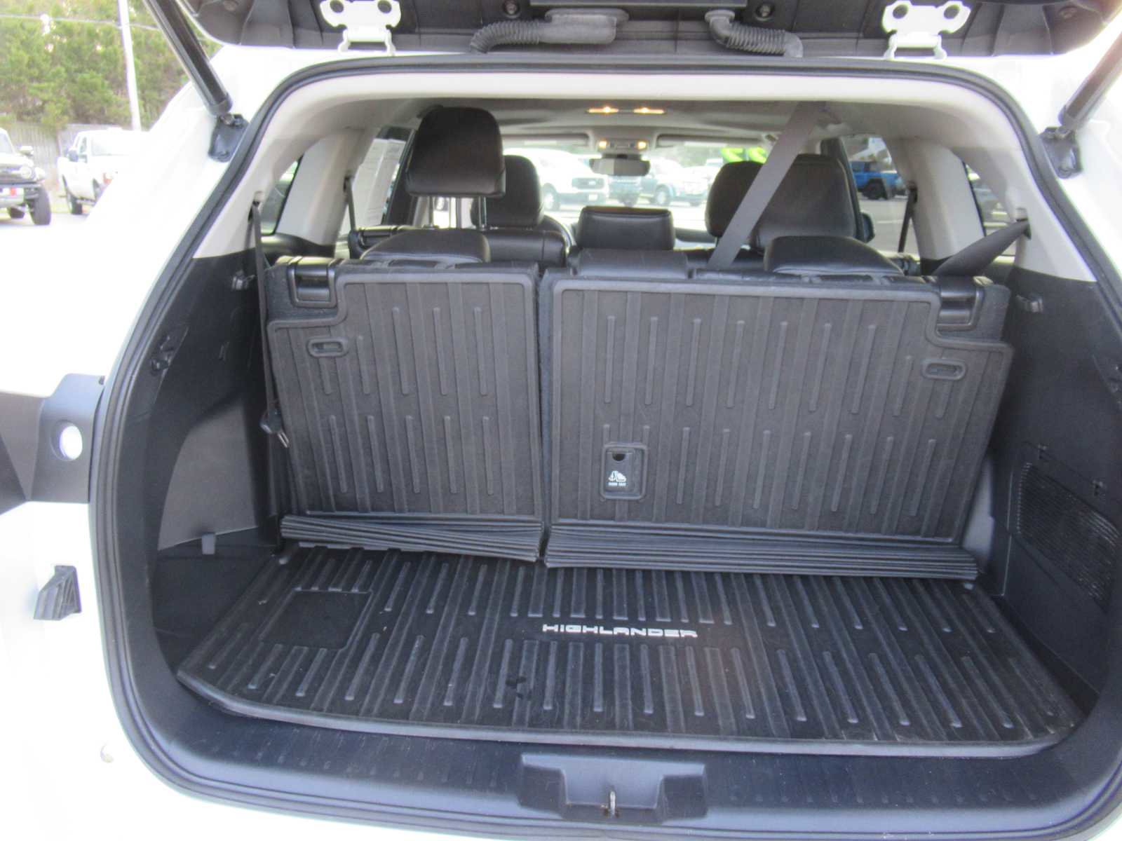 Used 2022 Toyota Highlander XLE image 22