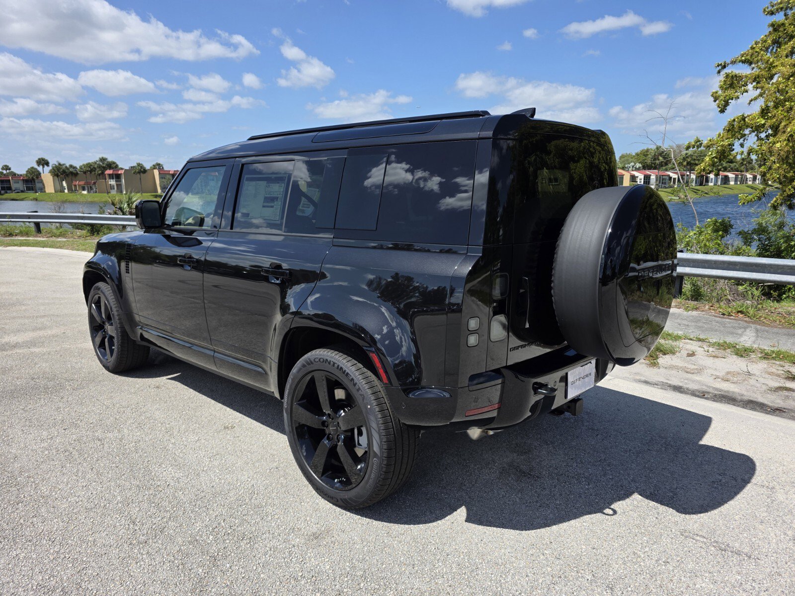 New 2026 Land Rover Defender 110 X-Dynamic SE image 2