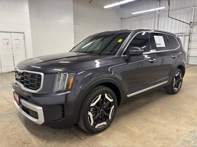 Used 2025 Kia Telluride S FWD image 3