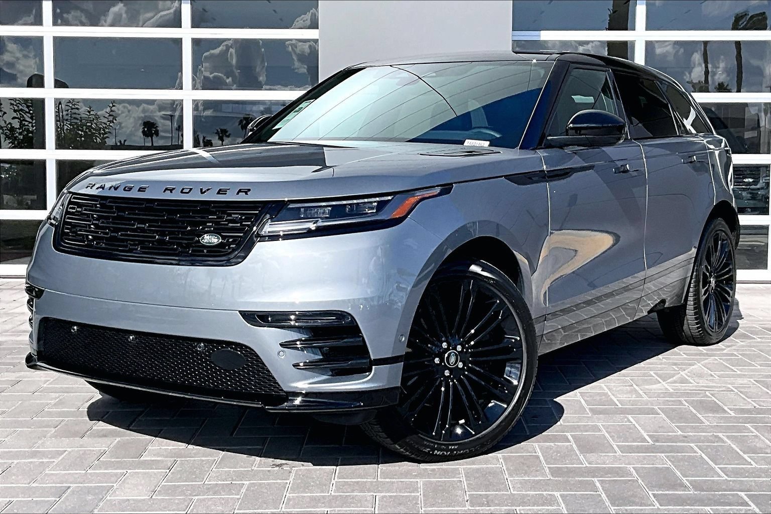 New 2026 Land Rover Range Rover Velar Dynamic SE AWD/4WD image 1
