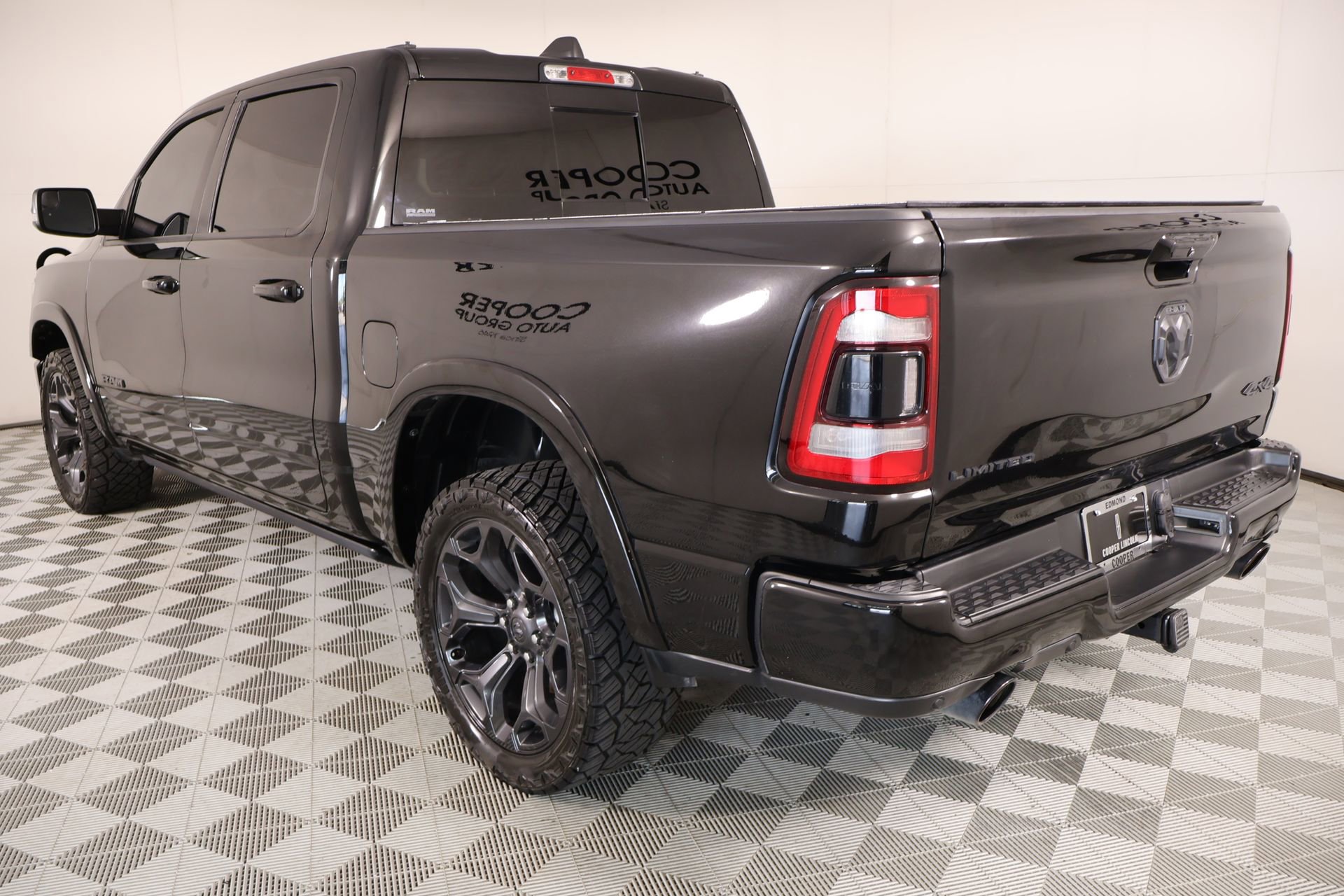 Used 2020 RAM 1500 Limited w/ Black Appearance Package image 25
