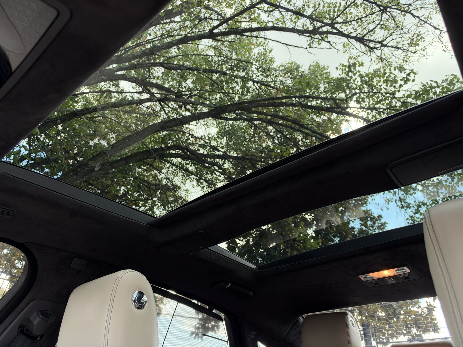 Used 2019 Jaguar XJ R RWD image 37