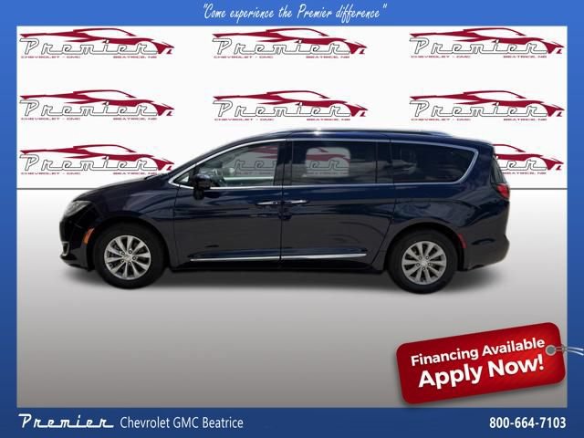 Used 2020 Chrysler Pacifica Touring-L FWD image 2