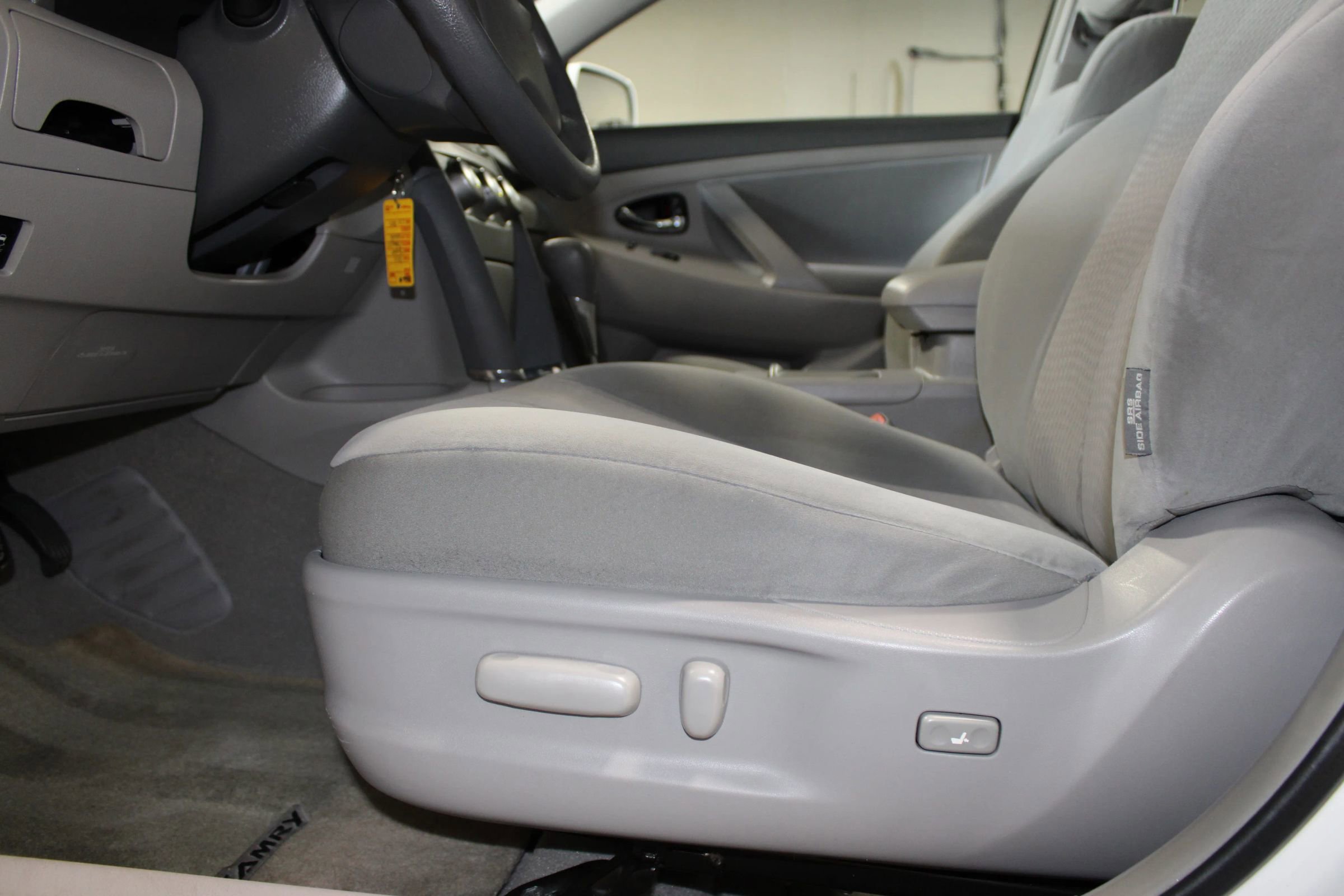 Used 2010 Toyota Camry LE image 16