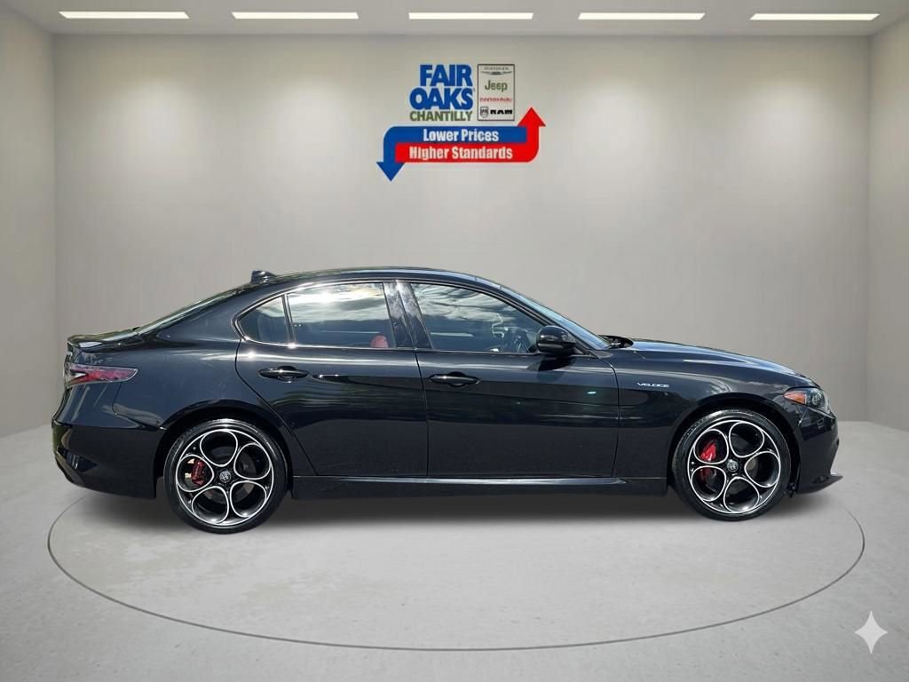 Used 2024 Alfa Romeo Giulia Veloce AWD/4WD image 5
