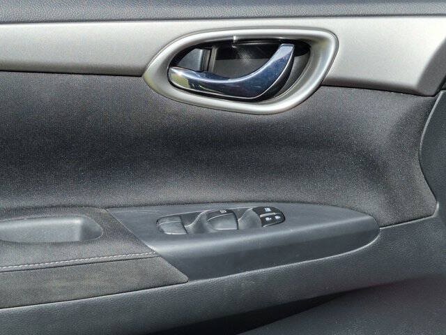 Used 2015 Nissan Sentra SV FWD image 12