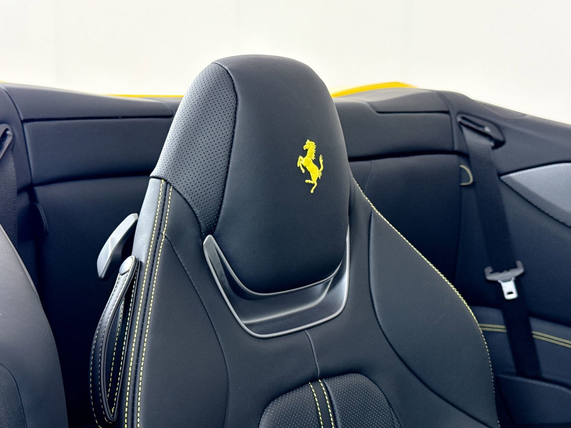 Certified 2022 Ferrari Portofino M image 25