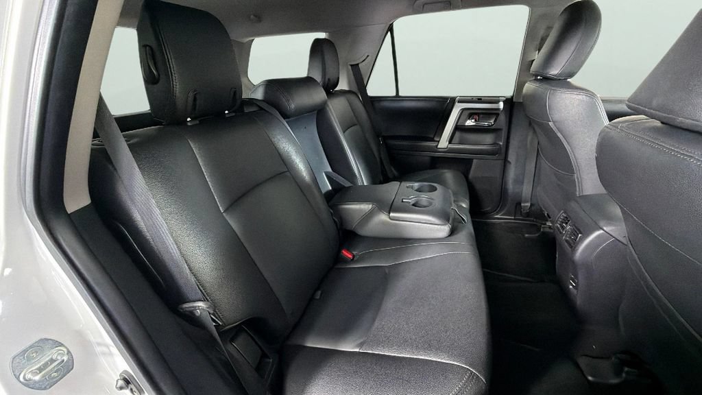 Used 2015 Toyota 4Runner SR5 AWD/4WD image 29