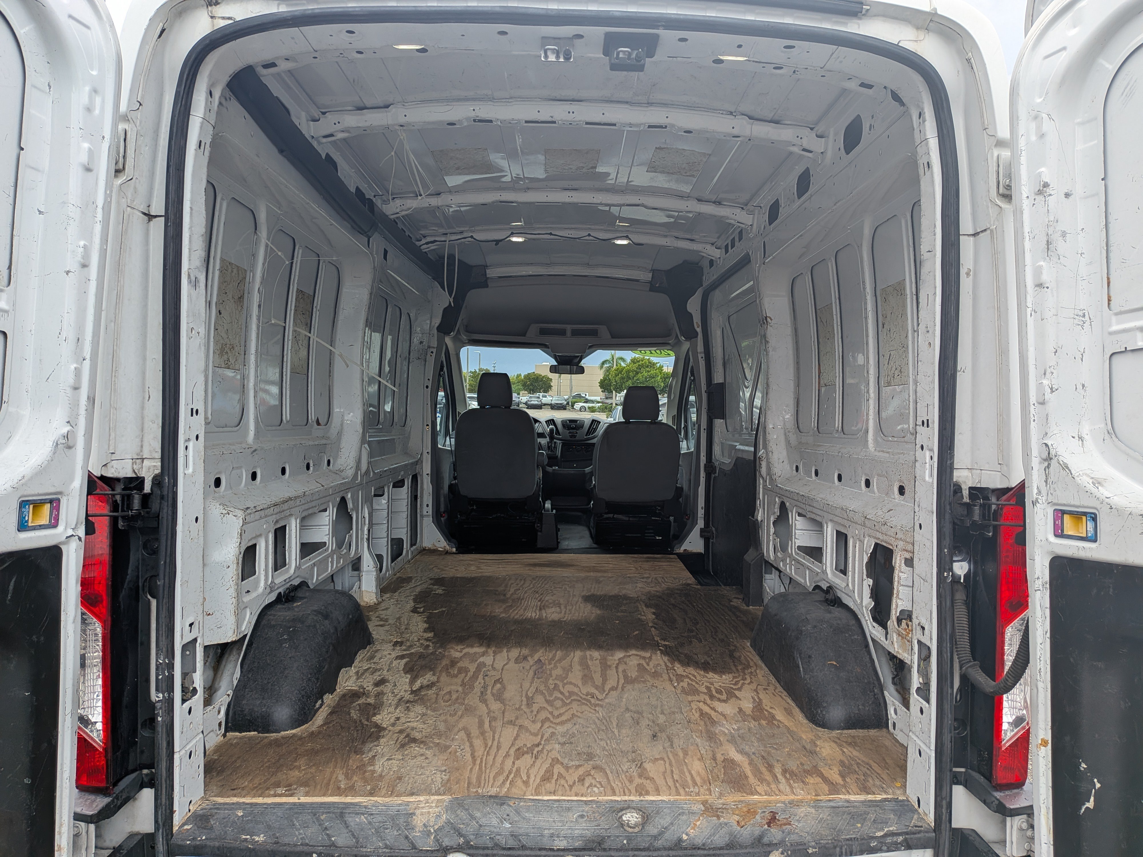 Used 2018 Ford Transit 250 148 Medium Roof RWD image 13