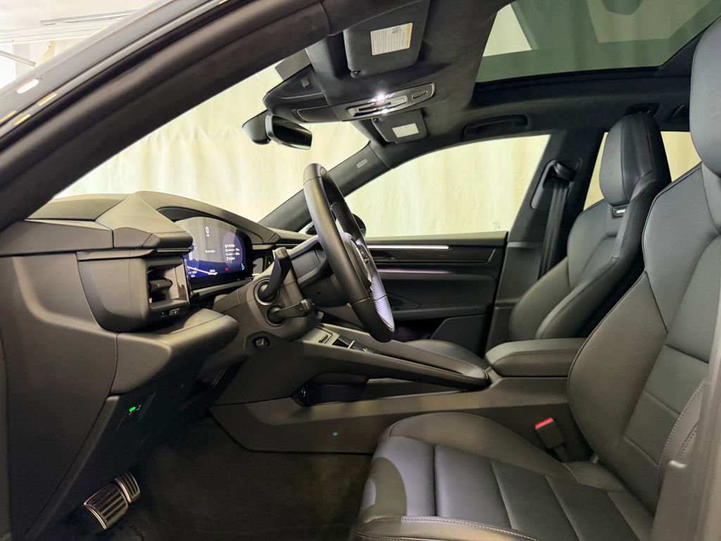 Certified 2025 Porsche Macan Turbo Electric AWD/4WD image 5