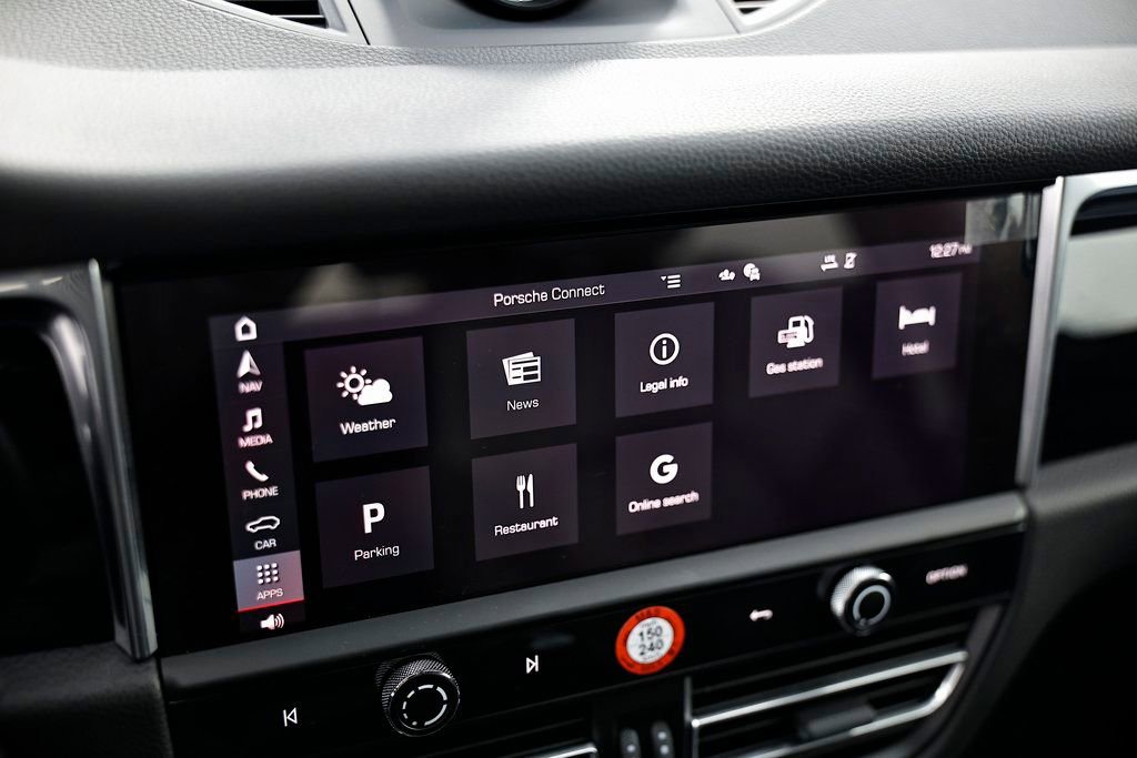 Certified 2025 Porsche Macan image 38