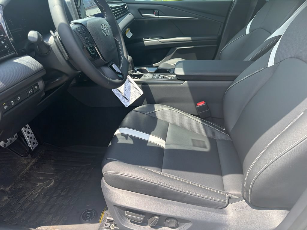New 2026 Toyota Camry Hybrid FWD image 17