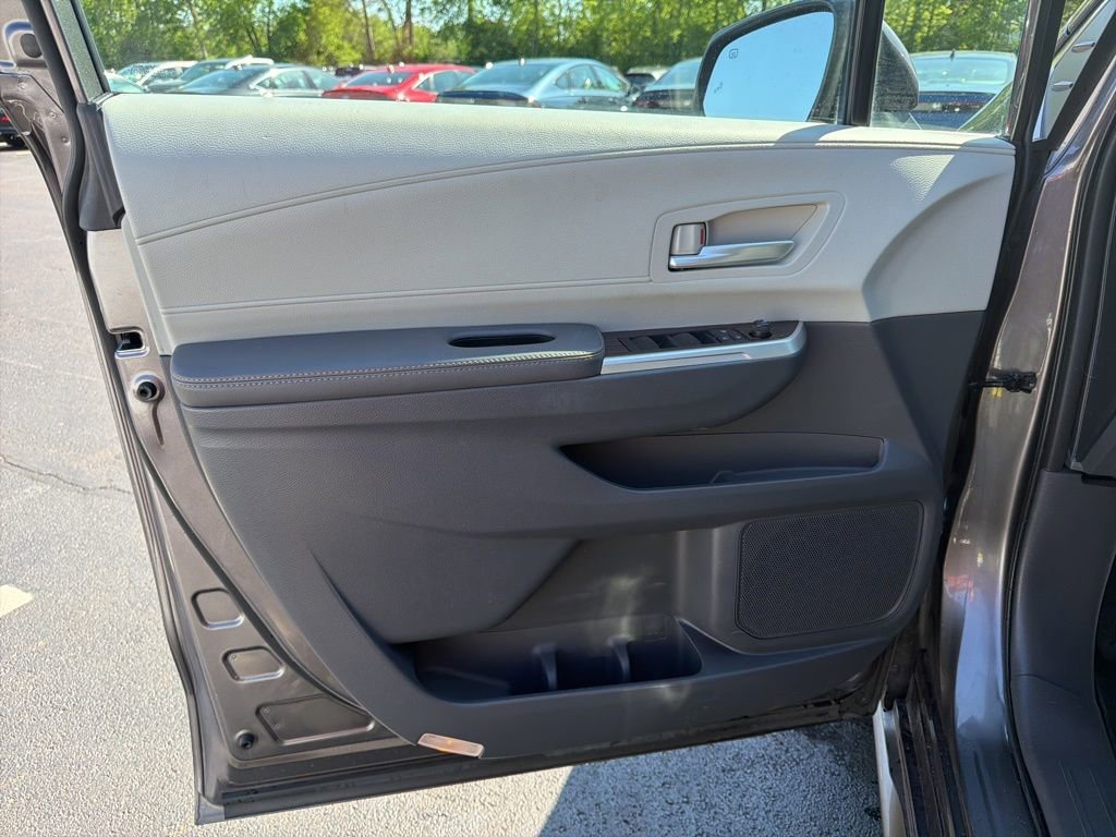Used 2023 Toyota Sienna XLE FWD image 18