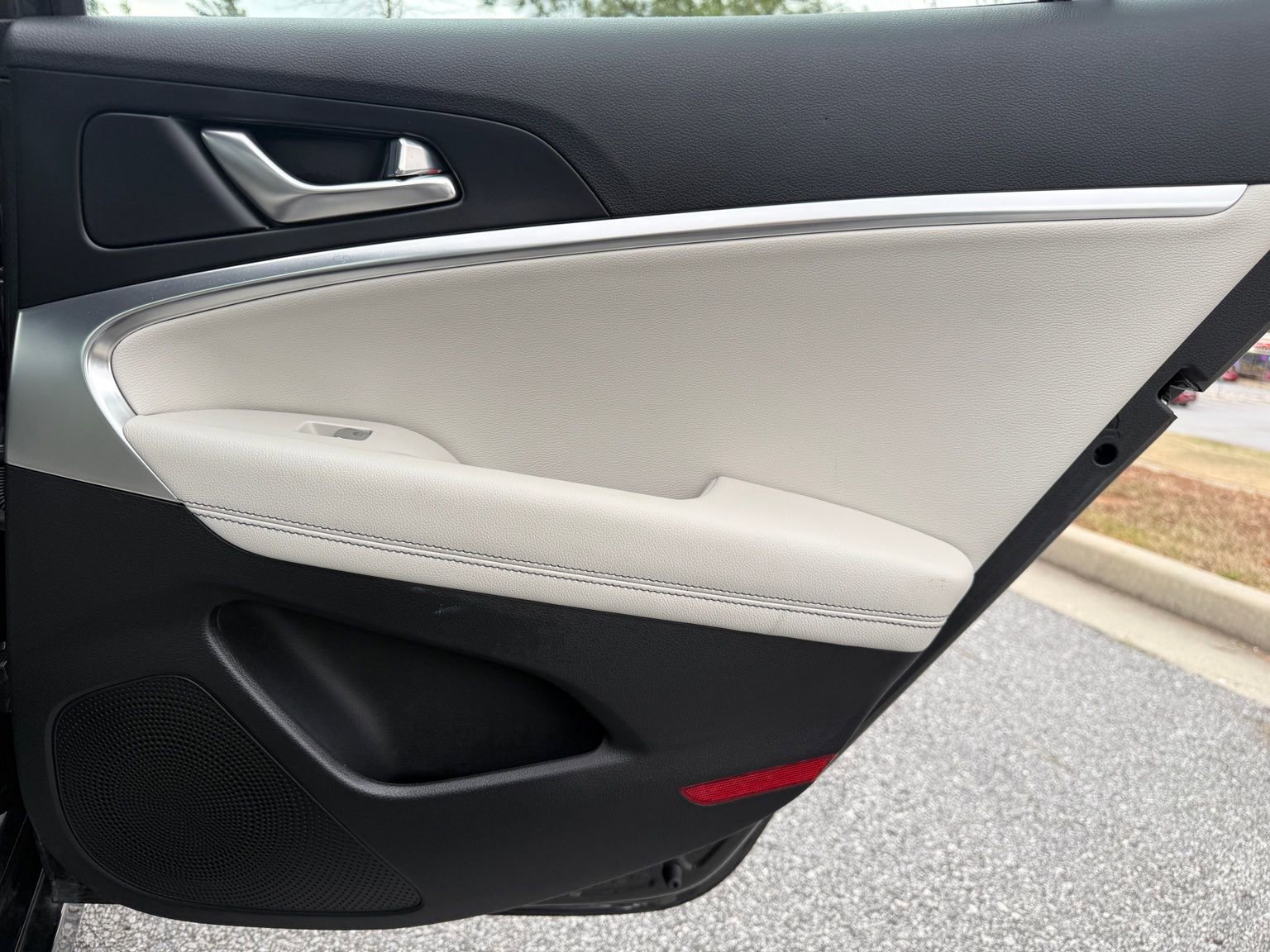 Used 2025 Genesis G70 2.5T image 43