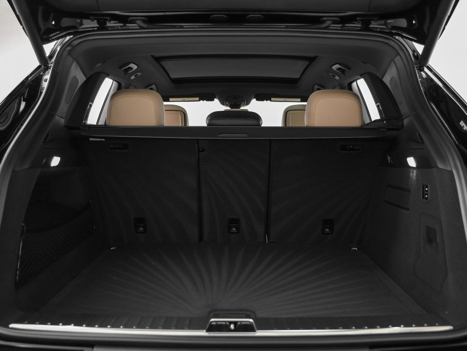 Used 2025 Porsche Cayenne image 16