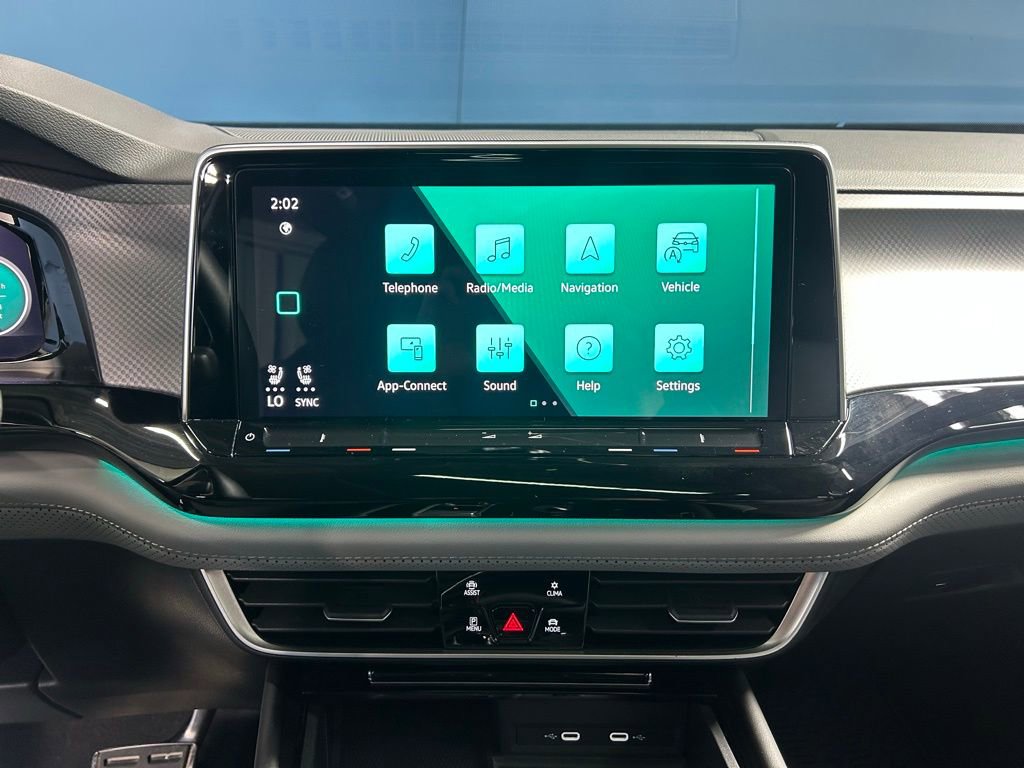 Used 2024 Volkswagen Atlas Peak Edition SE image 27