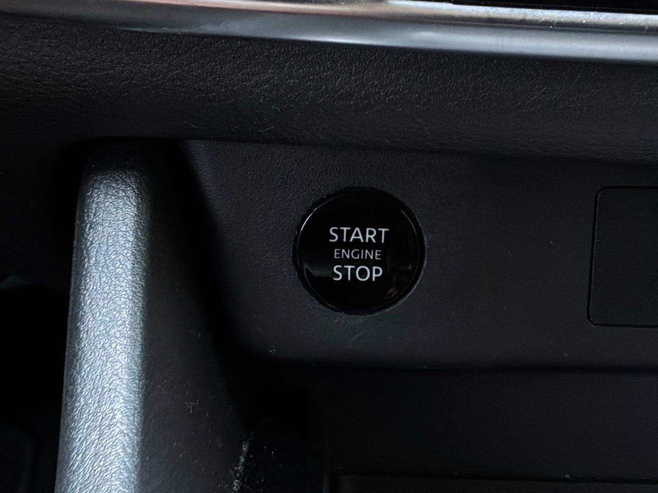 Used 2025 Nissan Rogue SV FWD image 26