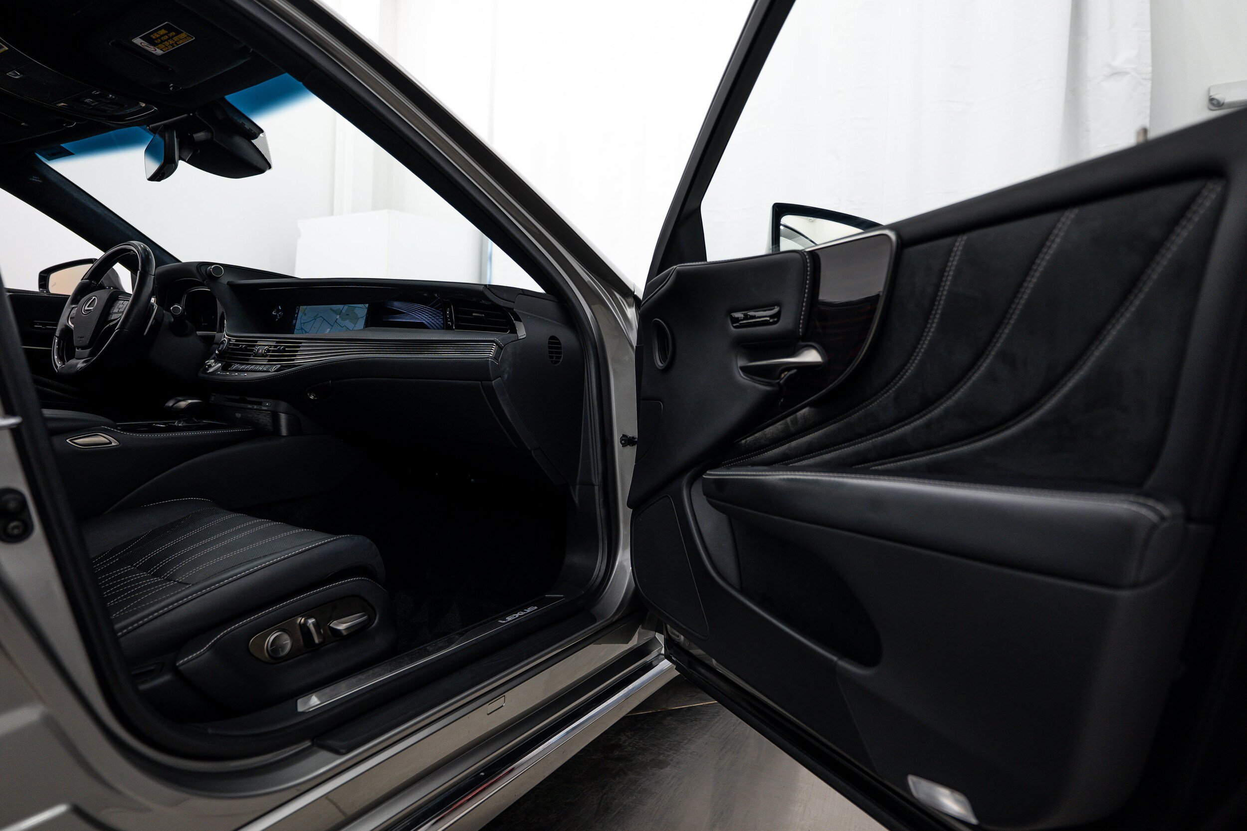 Used 2019 Lexus LS 500 AWD w/ Interior Upgrade Package image 10