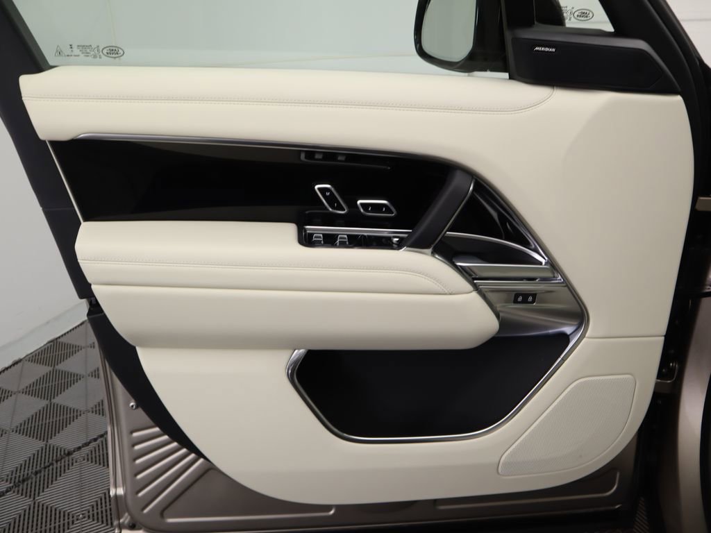 New 2025 Land Rover Range Rover SE image 26