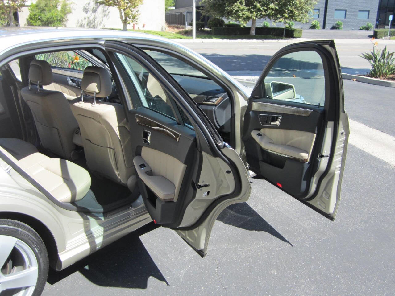 Used 2010 Mercedes-Benz E 350 E 350 Sport 4dr Sedan image 14