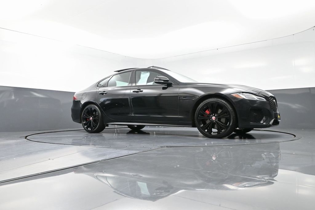 Used 2022 Jaguar XF R-Dynamic SE image 52