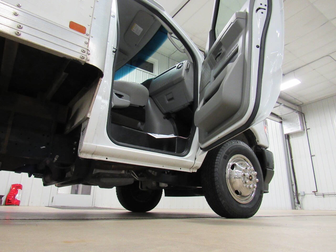 Used 2024 Ford E-350 and Econoline 350 Super Duty w/ Power Windows & Locks Group image 23