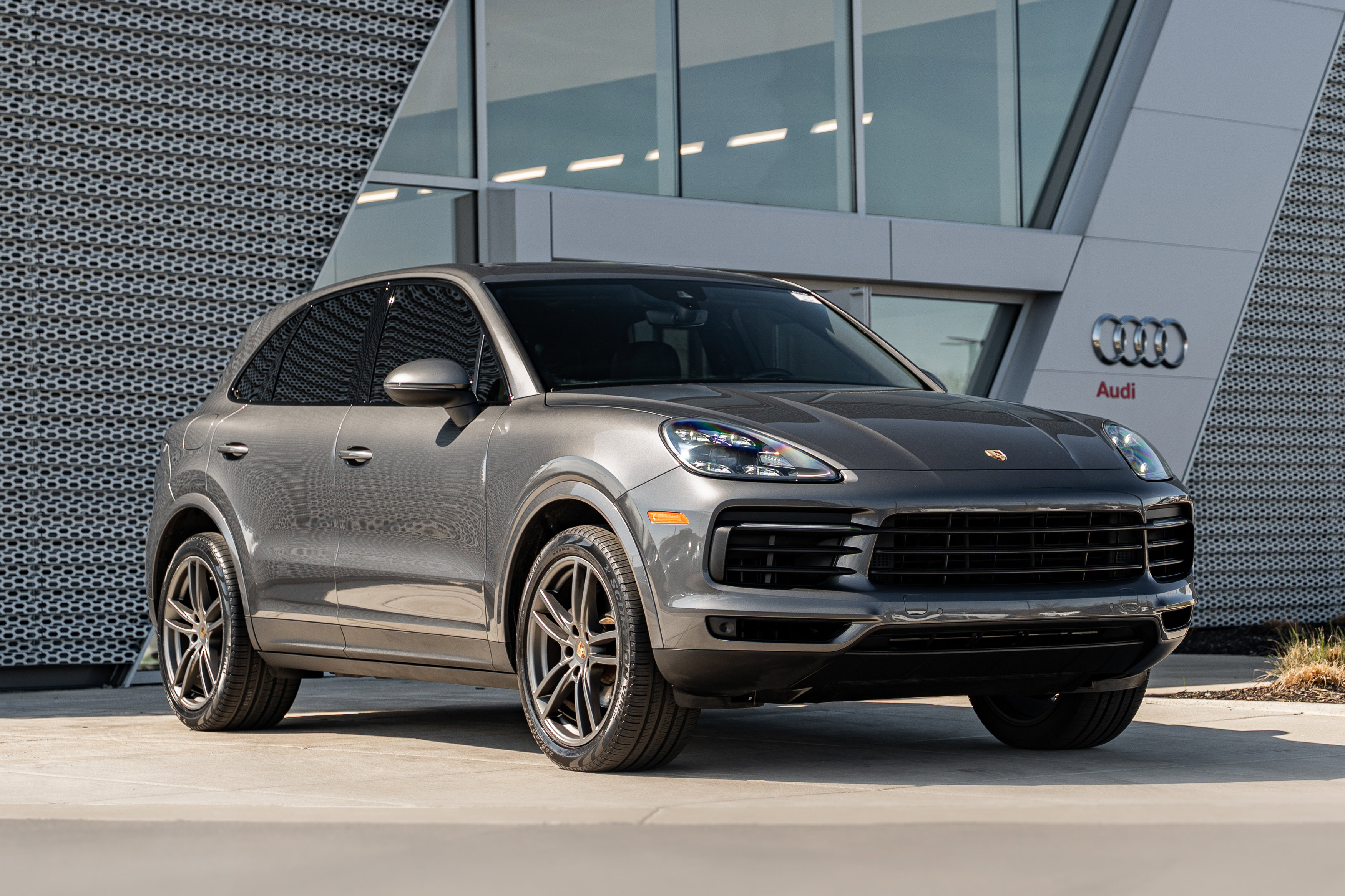 Used 2020 Porsche Cayenne image 1