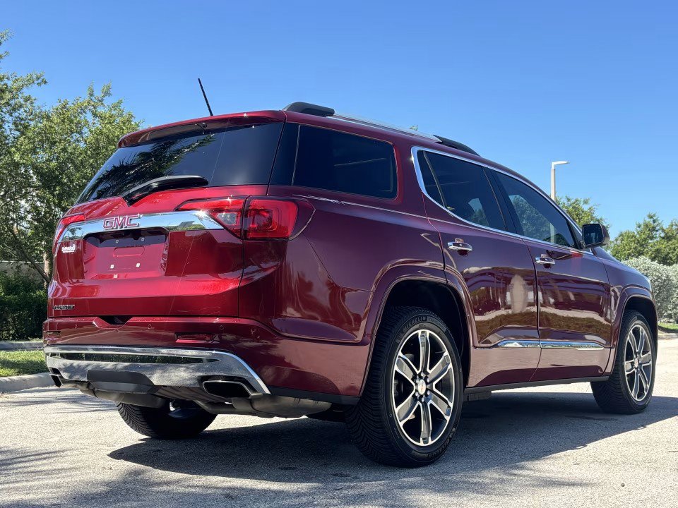 Used 2018 GMC Acadia Denali w/ Technology Package FWD image 8