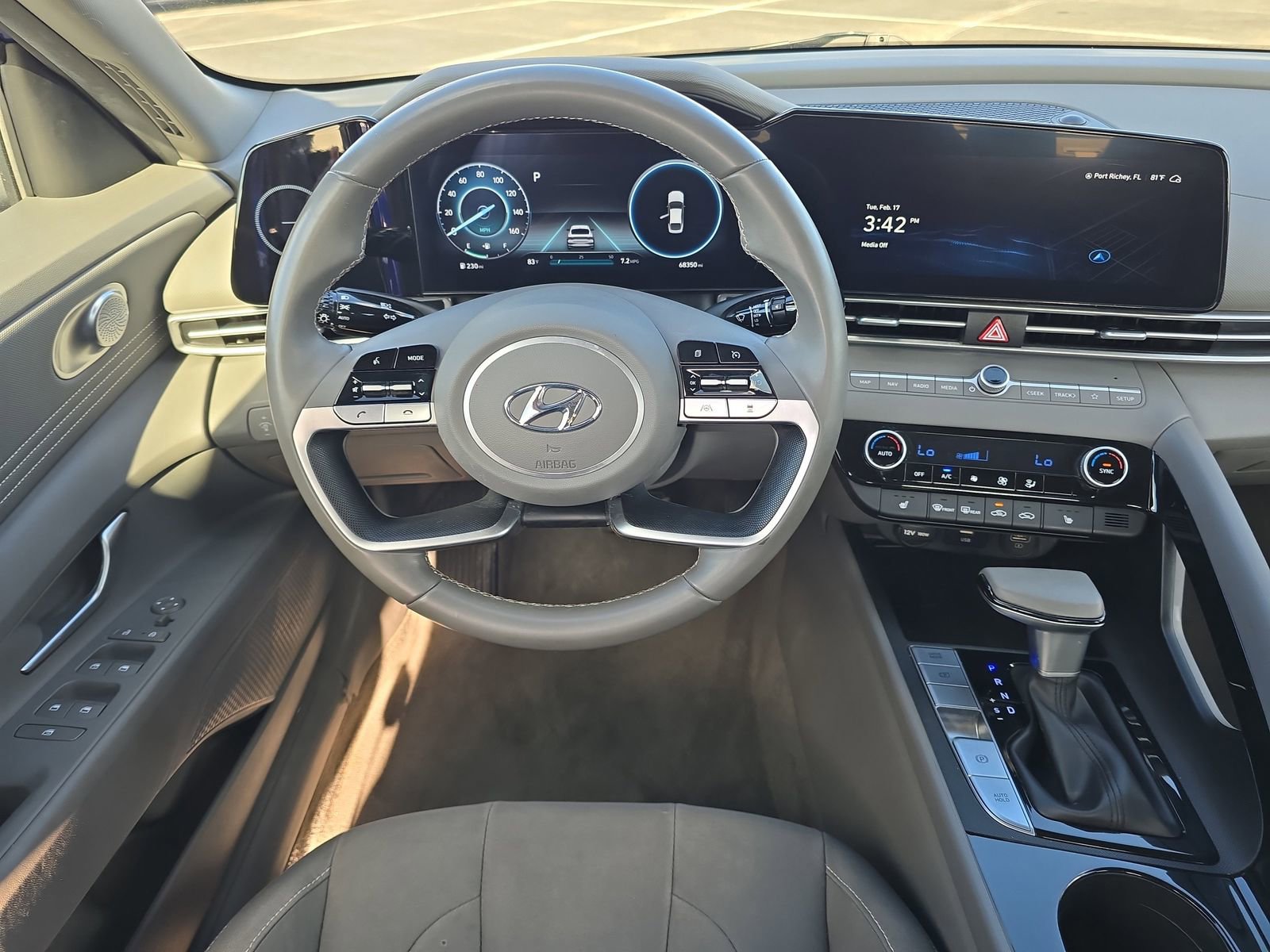 Used 2023 Hyundai Elantra SEL w/ Convenience Package image 10