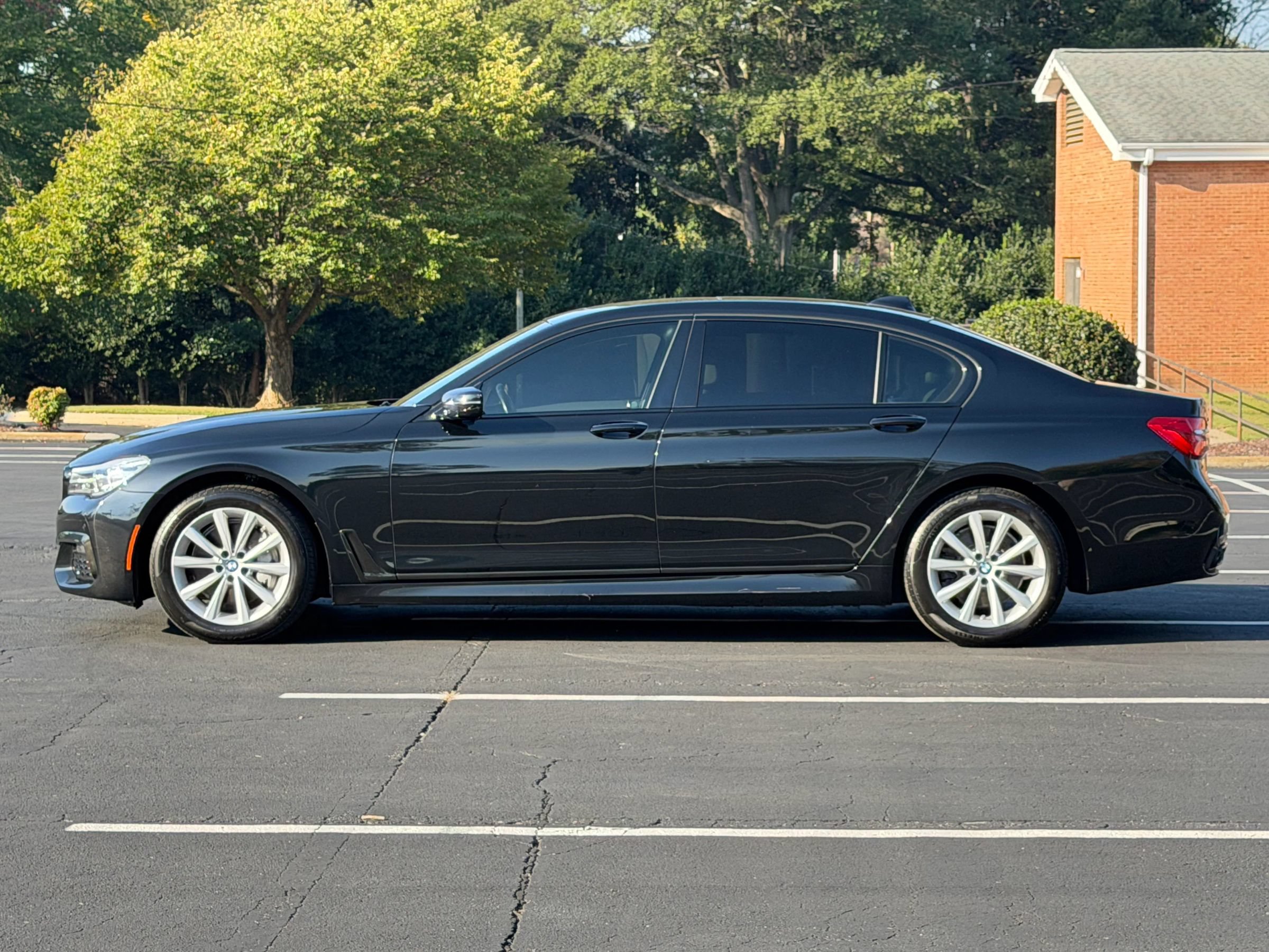 Used 2019 BMW 740i xDrive w/ M Sport Package AWD/4WD image 2
