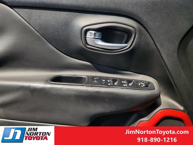 Used 2016 Jeep Renegade Trailhawk AWD/4WD image 25